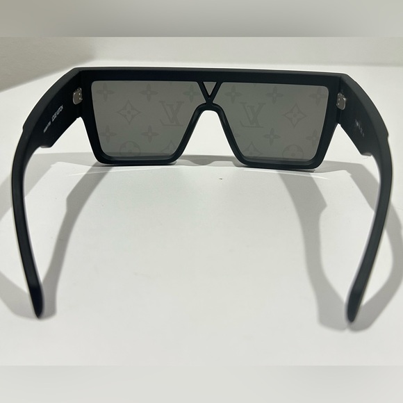 Louis Vuitton Black Monogram LV Reflective Sunglasses mens NEW - Picture 5 of 6